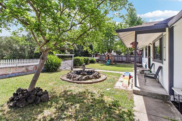 704 Daybrook Dr, Windsor, CA 95492