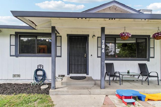 704 Daybrook Dr, Windsor, CA 95492