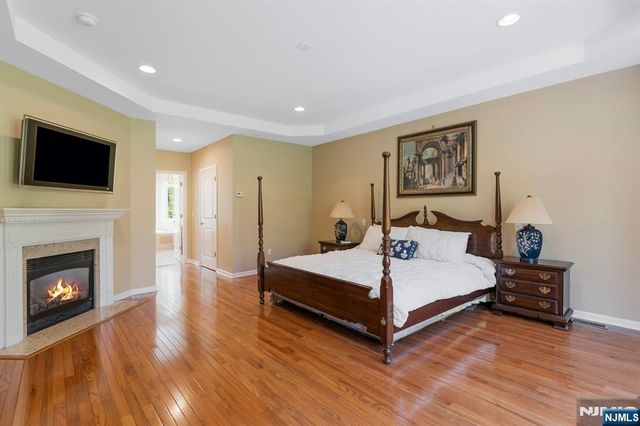 17 Constitution Avenue, Roxbury Township, NJ 07876