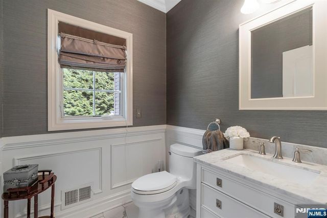 17 Constitution Avenue, Roxbury Township, NJ 07876