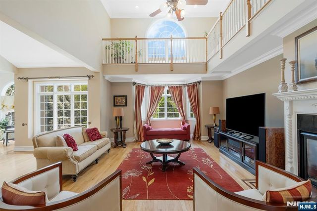 17 Constitution Avenue, Roxbury Township, NJ 07876