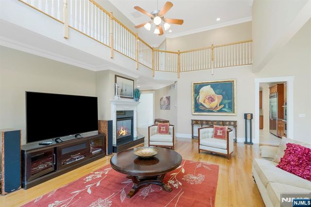 17 Constitution Avenue, Roxbury Township, NJ 07876