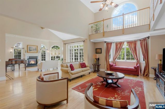 17 Constitution Avenue, Roxbury Township, NJ 07876