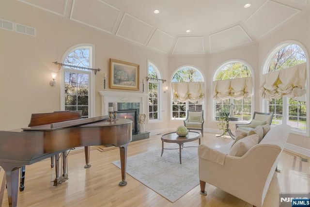 17 Constitution Avenue, Roxbury Township, NJ 07876