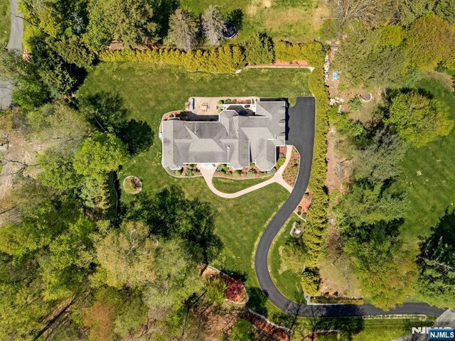 17 Constitution Avenue, Roxbury Township, NJ 07876