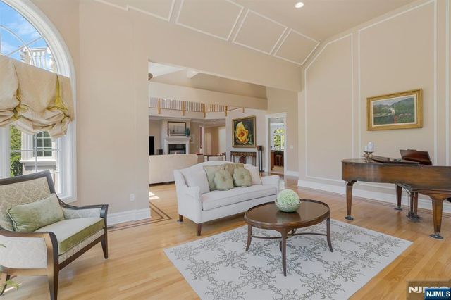 17 Constitution Avenue, Roxbury Township, NJ 07876