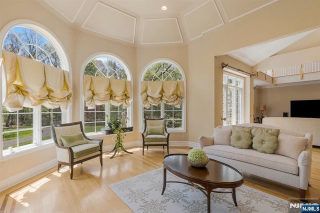 17 Constitution Avenue, Roxbury Township, NJ 07876
