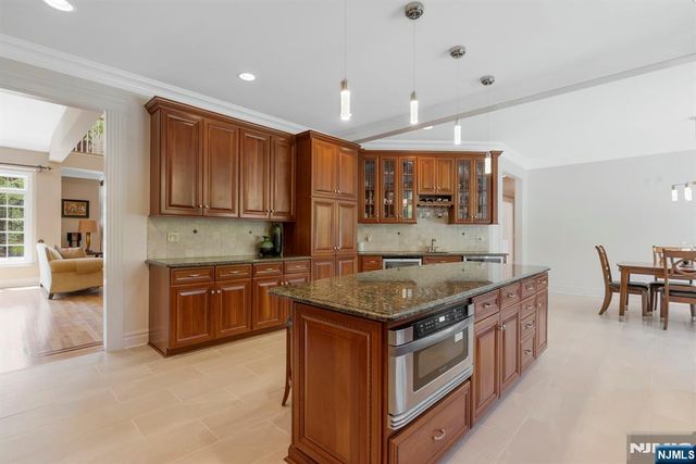 17 Constitution Avenue, Roxbury Township, NJ 07876