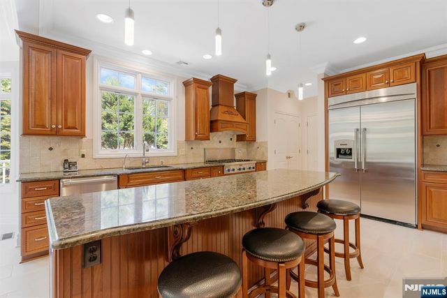 17 Constitution Avenue, Roxbury Township, NJ 07876
