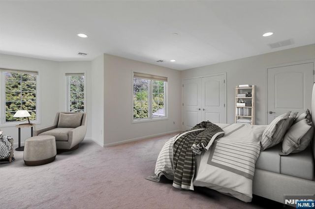 17 Constitution Avenue, Roxbury Township, NJ 07876