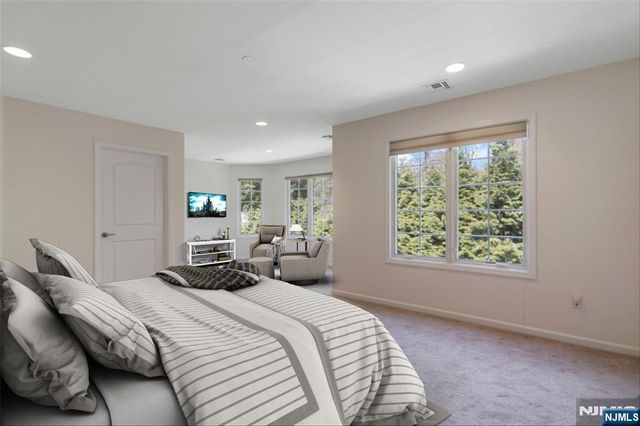 17 Constitution Avenue, Roxbury Township, NJ 07876