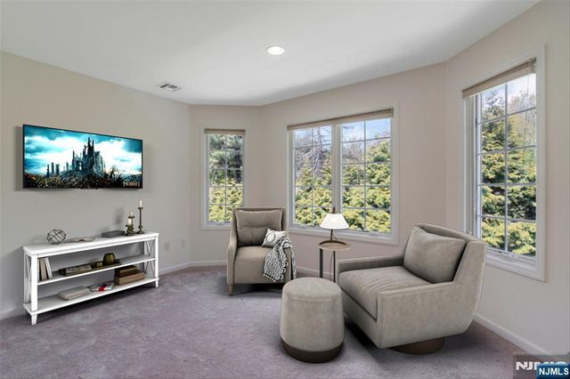 17 Constitution Avenue, Roxbury Township, NJ 07876