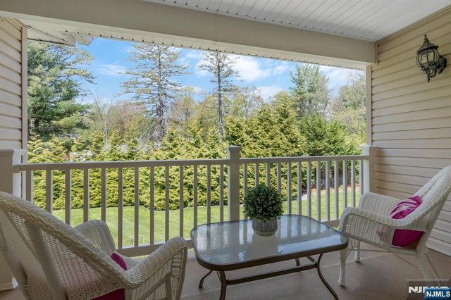 17 Constitution Avenue, Roxbury Township, NJ 07876