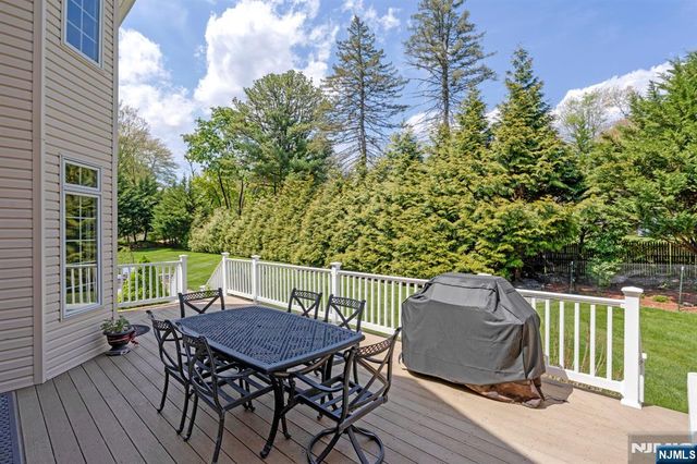 17 Constitution Avenue, Roxbury Township, NJ 07876