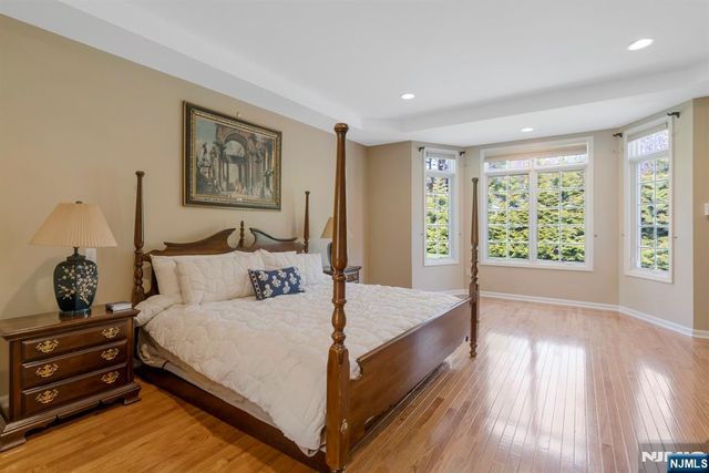 17 Constitution Avenue, Roxbury Township, NJ 07876