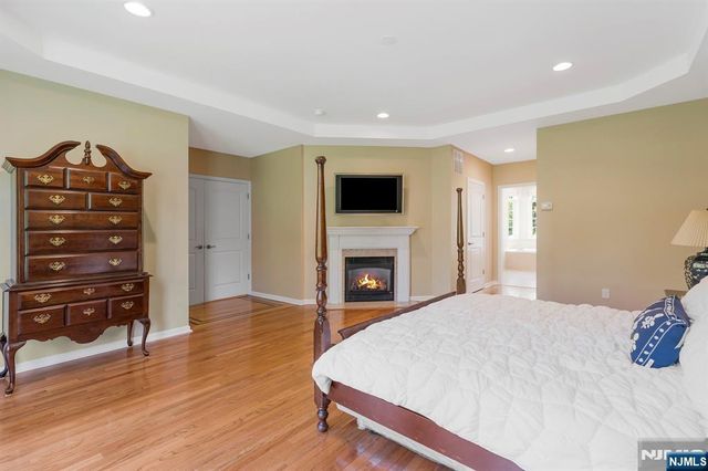 17 Constitution Avenue, Roxbury Township, NJ 07876