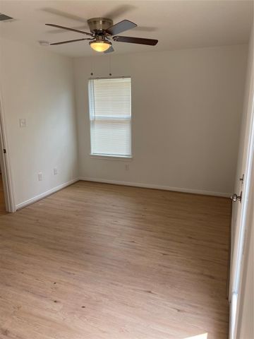 3722 Putnam Drive A, Bacliff, TX 77518
