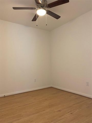 3722 Putnam Drive A, Bacliff, TX 77518