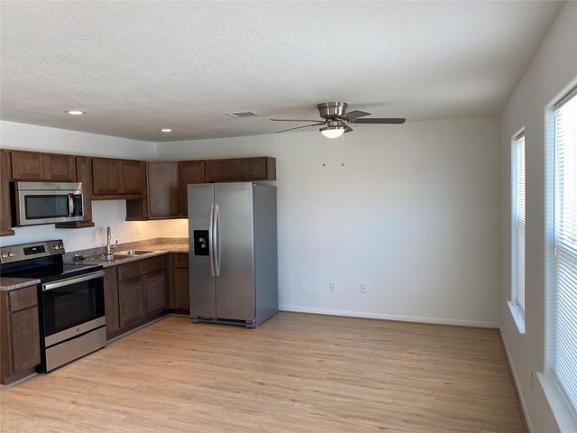 3722 Putnam Drive A, Bacliff, TX 77518
