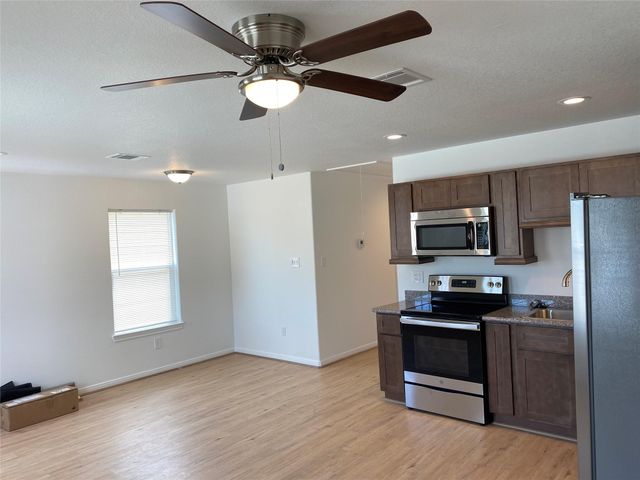 3722 Putnam Drive A, Bacliff, TX 77518