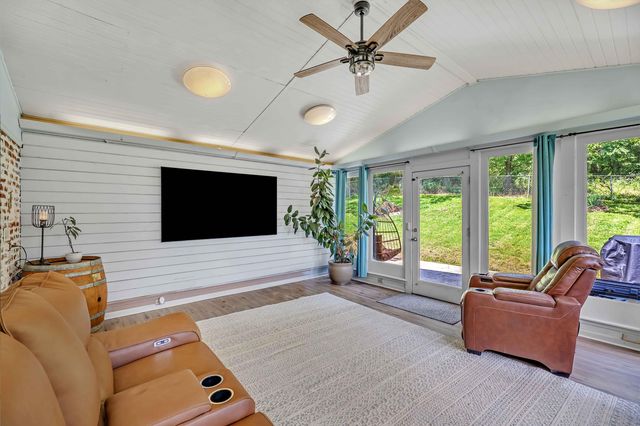 335 Winchester Road, Lenoir City, TN 37772