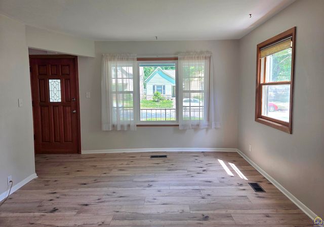 525 NE Emmett ST, Topeka, KS 66616