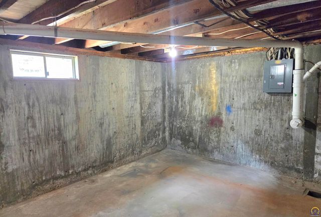 525 NE Emmett ST, Topeka, KS 66616