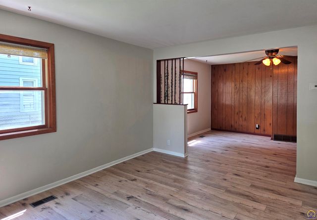 525 NE Emmett ST, Topeka, KS 66616