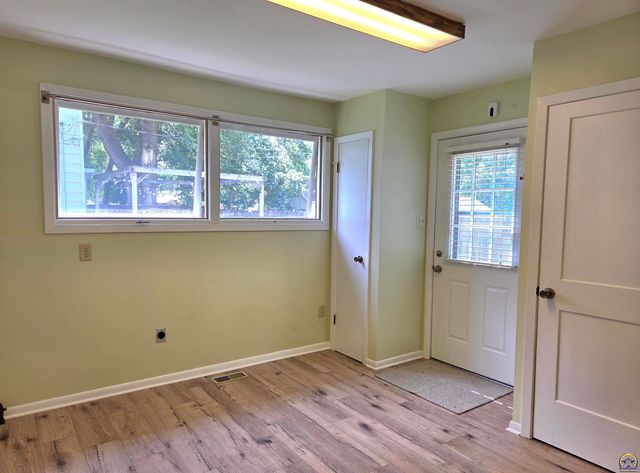 525 NE Emmett ST, Topeka, KS 66616