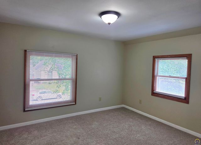 525 NE Emmett ST, Topeka, KS 66616