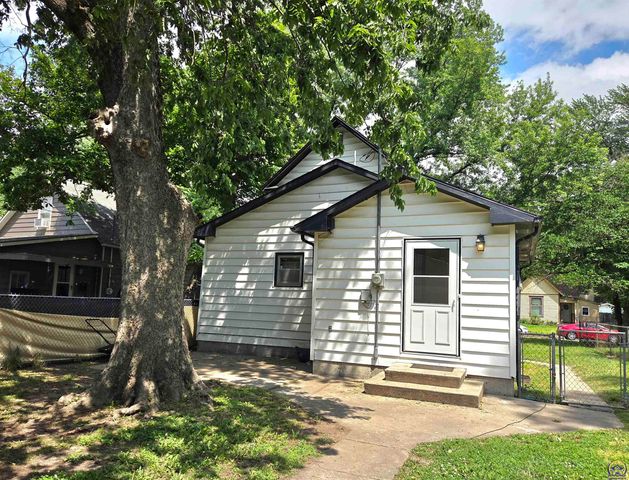 525 NE Emmett ST, Topeka, KS 66616
