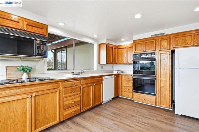 18425 18425 Pepper St, Castro Valley, CA 94546