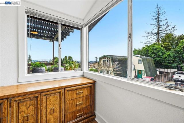 18425 18425 Pepper St, Castro Valley, CA 94546