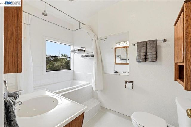 18425 18425 Pepper St, Castro Valley, CA 94546