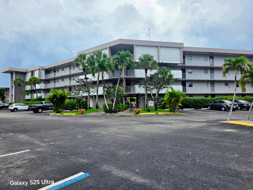 2800 NW 47th Terrace 206b, Lauderdale Lakes, FL 33313