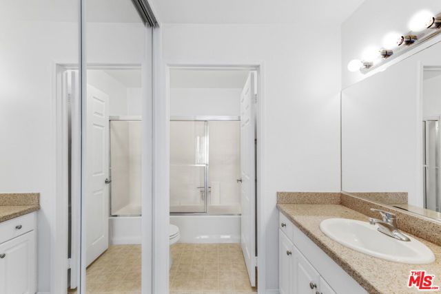 5535 Canoga Avenue 317, Woodland Hills (los Angeles), CA 91367