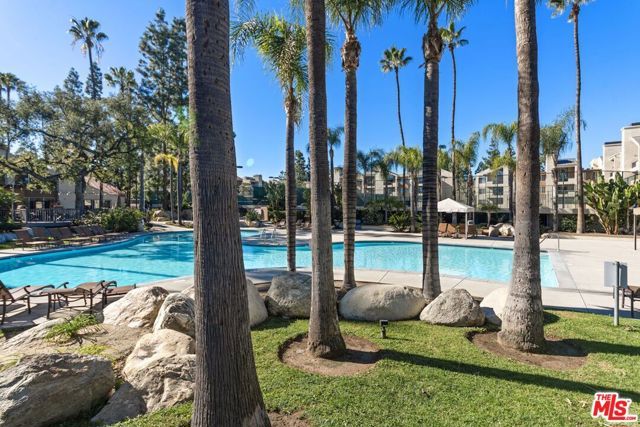 5535 Canoga Avenue 317, Woodland Hills (los Angeles), CA 91367