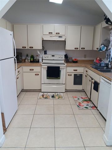 6 PINE TRACE LANE, Ocala, FL 34472