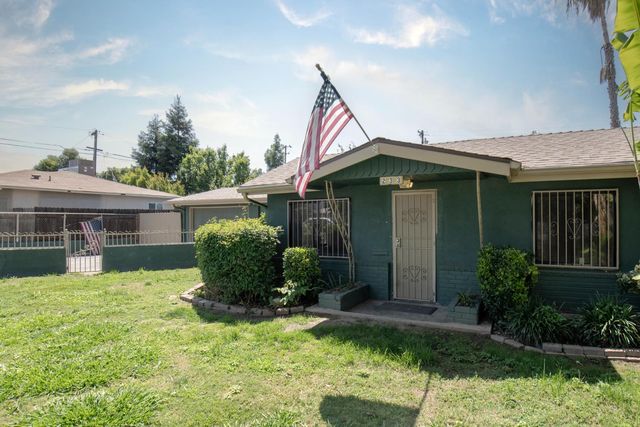 233 W Birch Avenue, Pinedale, CA 93650