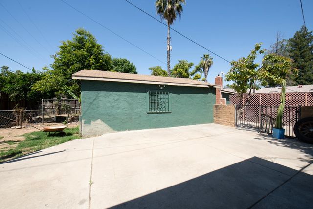 233 W Birch Avenue, Pinedale, CA 93650