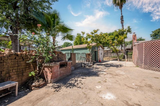 233 W Birch Avenue, Pinedale, CA 93650