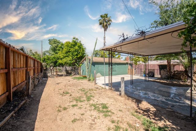 233 W Birch Avenue, Pinedale, CA 93650