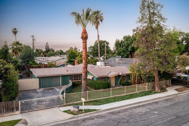 233 W Birch Avenue, Pinedale, CA 93650