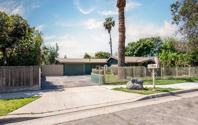 233 W Birch Avenue, Pinedale, CA 93650