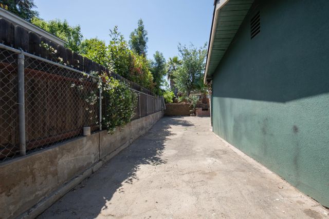 233 W Birch Avenue, Pinedale, CA 93650