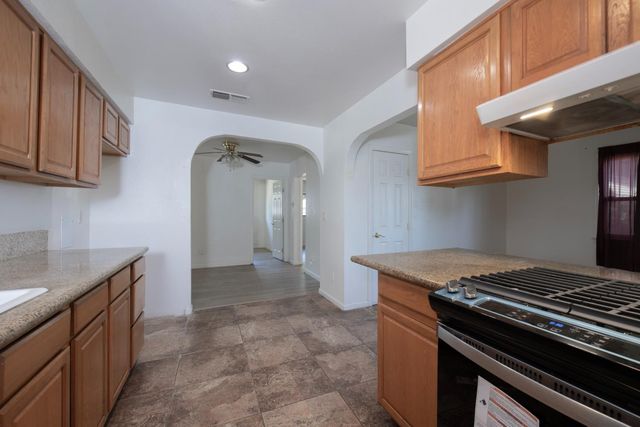 233 W Birch Avenue, Pinedale, CA 93650