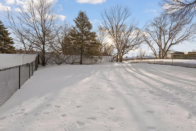 8964 Vinewood Lane N, Maple Grove, MN 55369