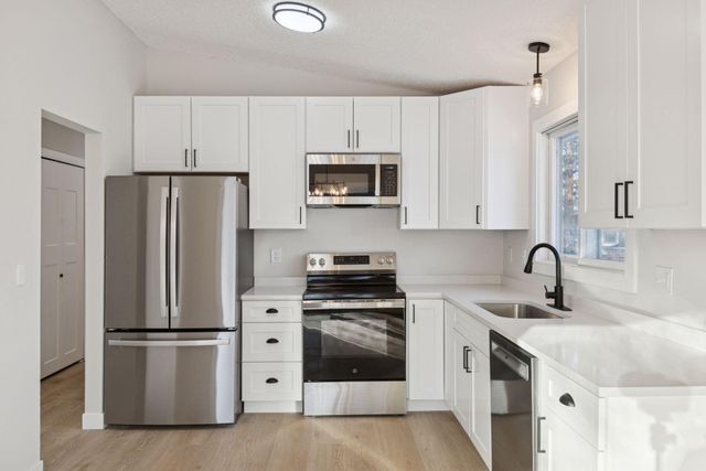 8964 Vinewood Lane N, Maple Grove, MN 55369