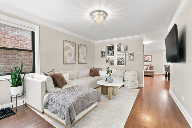5435 N Nashville Avenue, Chicago, IL 60656