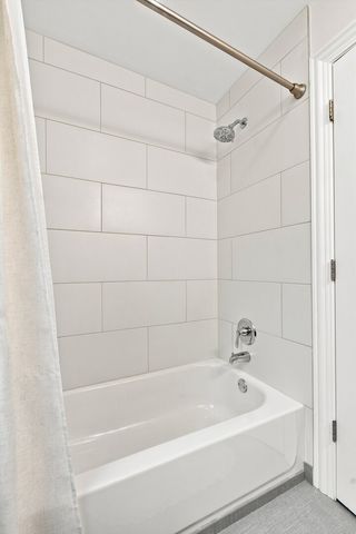 5435 N Nashville Avenue, Chicago, IL 60656